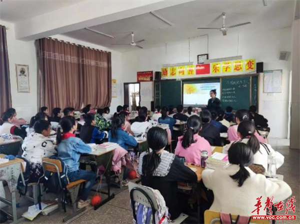 韩公渡镇中学:锤炼课堂教学 提升专业素养 