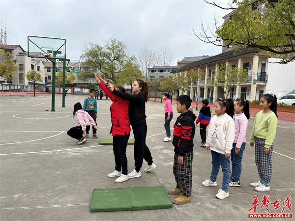 芷江县三里坪片区开展中小学体育与健康教学比武暨校际交流活动