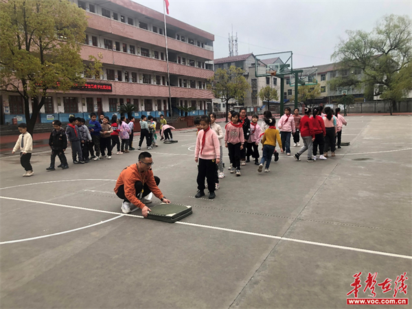 芷江县三里坪片区开展中小学体育与健康教学比武暨校际交流活动